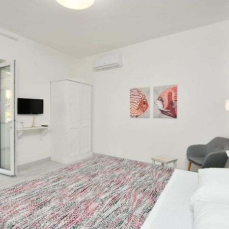 B&B Incentro Санта-Мария-ди-Кастеллабате Экстерьер фото
