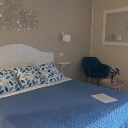 B&B Incentro Санта-Мария-ди-Кастеллабате Экстерьер фото