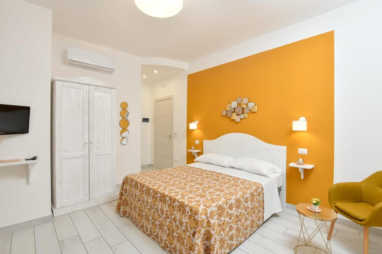 B&B Incentro Санта-Мария-ди-Кастеллабате Экстерьер фото