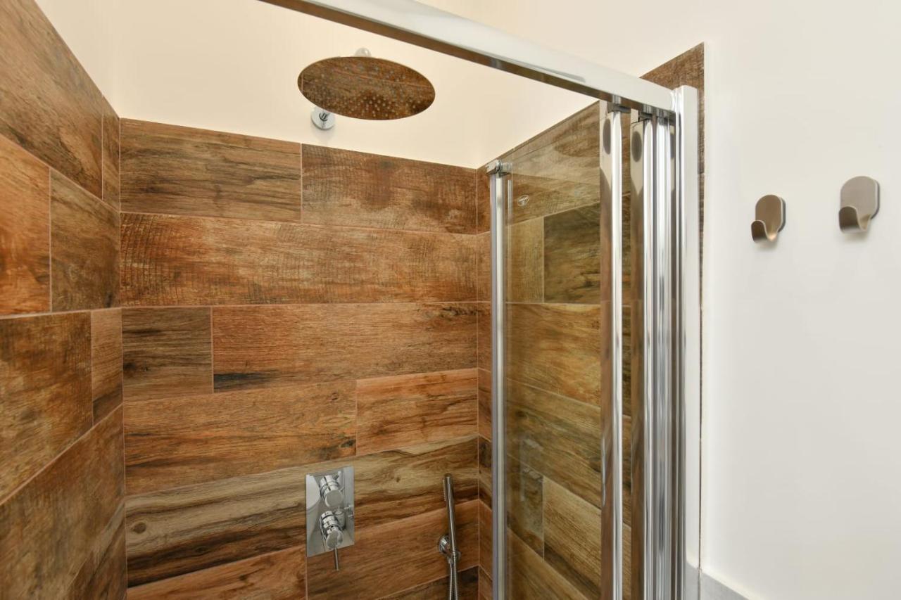 B&B Incentro Санта-Мария-ди-Кастеллабате Экстерьер фото