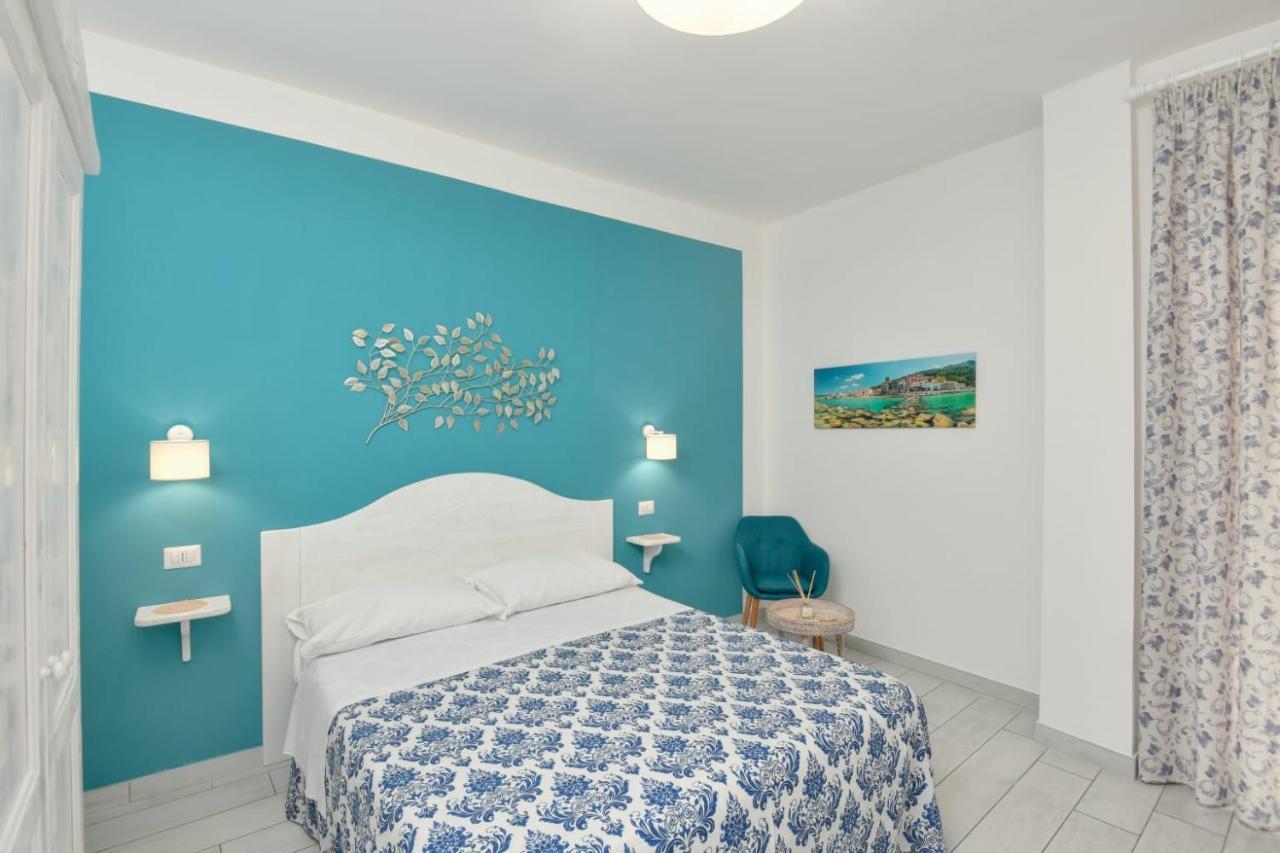 B&B Incentro Санта-Мария-ди-Кастеллабате Экстерьер фото
