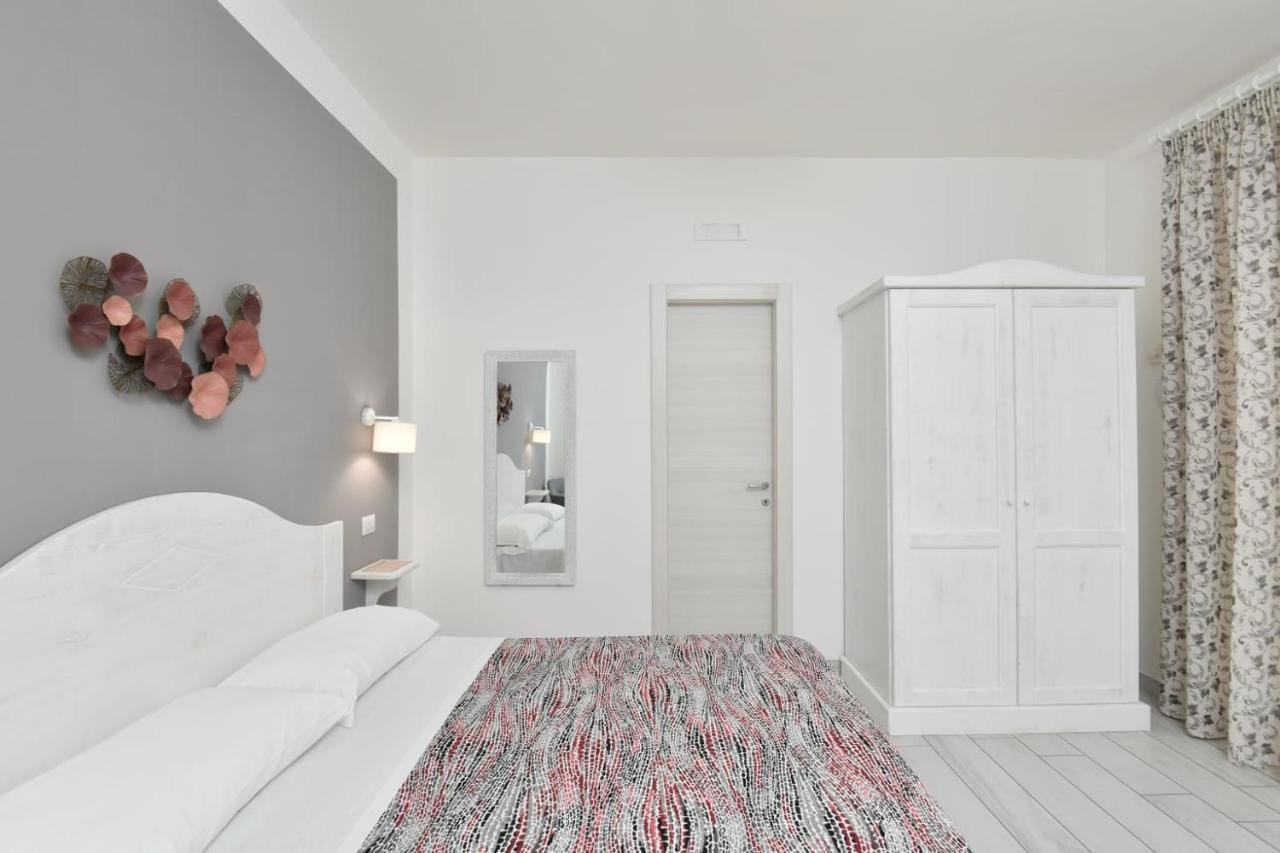 B&B Incentro Санта-Мария-ди-Кастеллабате Экстерьер фото