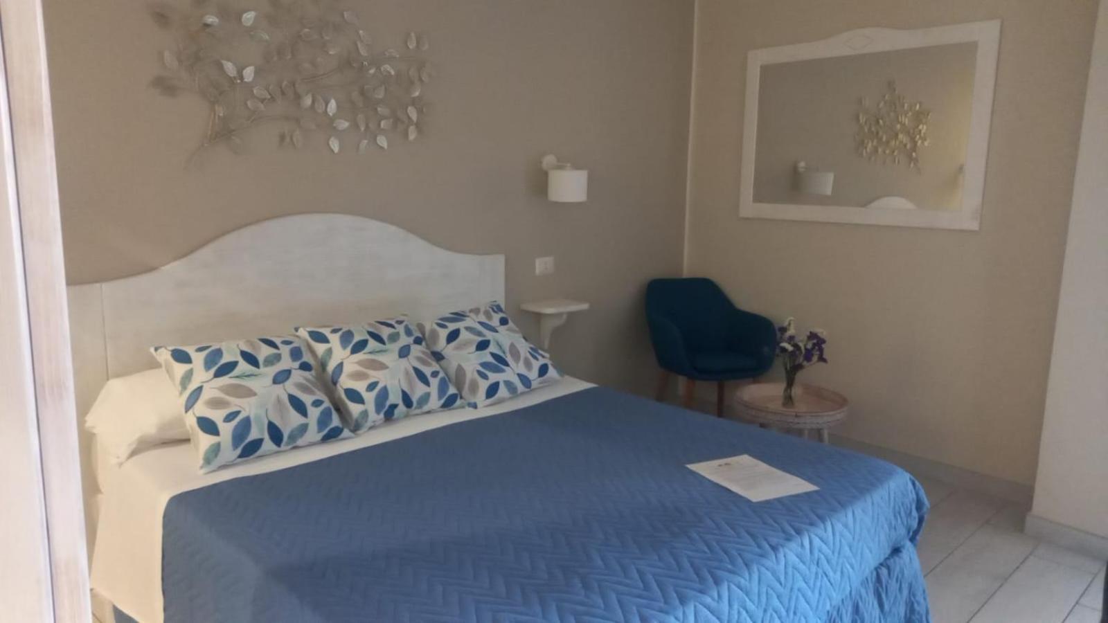 B&B Incentro Санта-Мария-ди-Кастеллабате Экстерьер фото